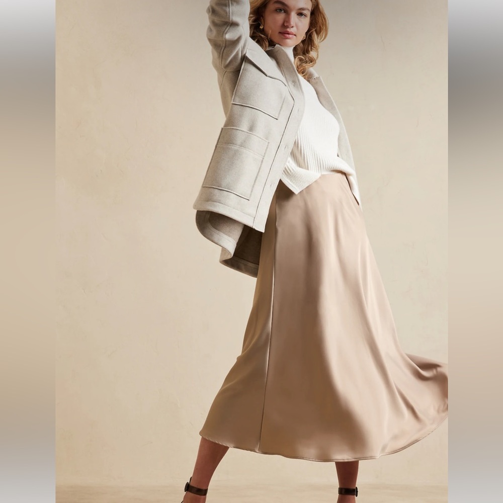 NWT Banana republic silk skirt beige
